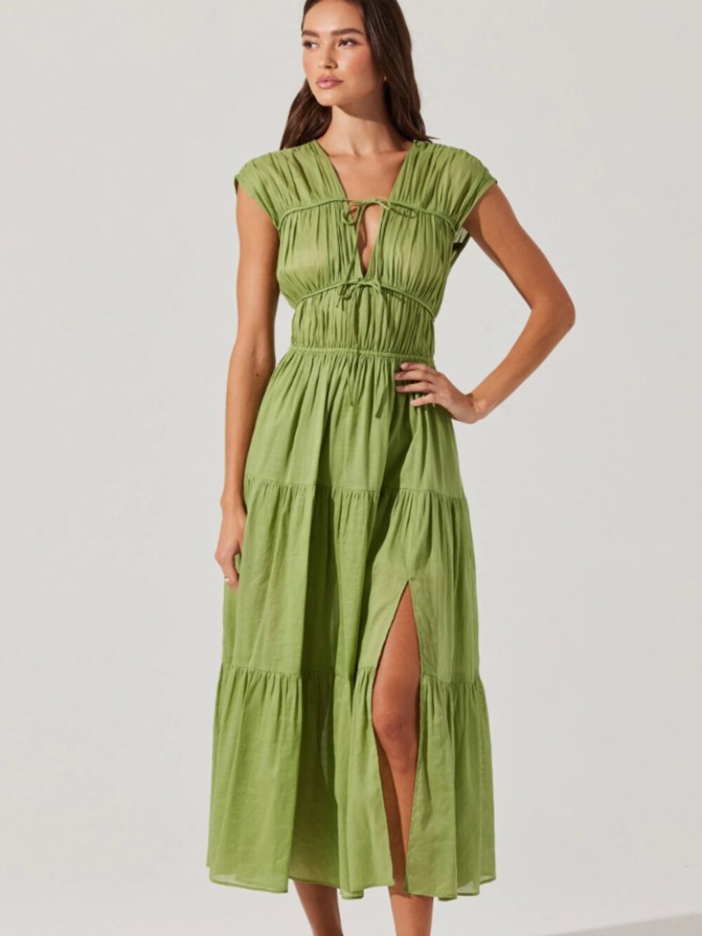 ASTR the Label Alexandria Shirred Tiered Green Midi Dress Sz M NWT